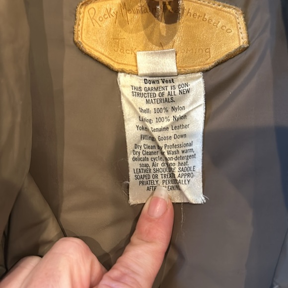 ROCKY MOUNTAIN FEATHERBED VINTAGE VEST - Picture 3 of 6